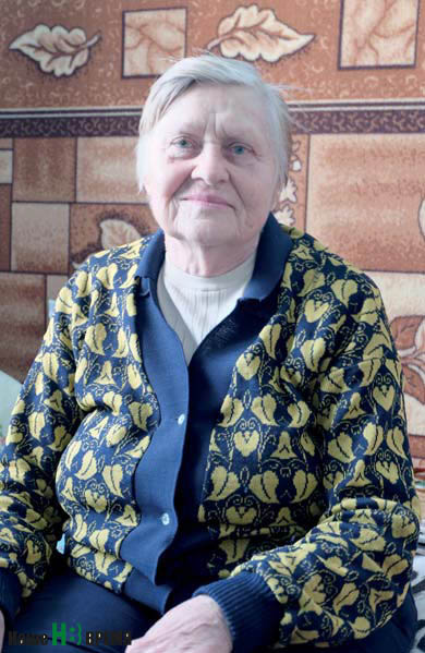 Свой небольшой домик Клавдия Гончарова продала 10 лет назад. Теперь с родным городом ее связывают воспоминания. Но свои увлечения не забывает и продолжает разводить цветы.