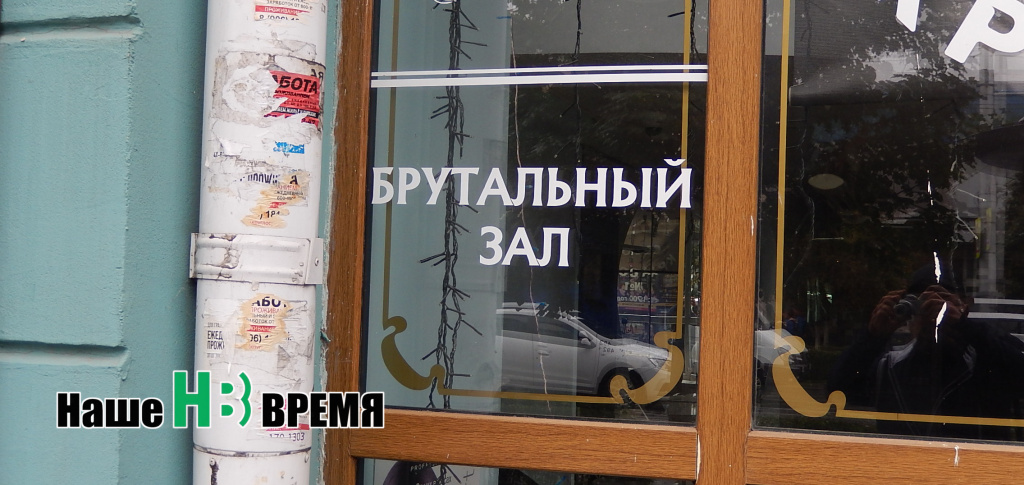 Он теперь хочет, Чтоб в ногу с веком, Чтоб прогрессивно, И чтоб модерн, И чтоб непонятно, И чтоб с намеком, И чтоб красиво По части манер. Он теперь хочет, Чтоб в ногу с веком, Чтоб прогрессивно, И чтоб модерн, И чтоб непонятно, И чтоб с намеком, И чтоб красиво По части манер.jpg