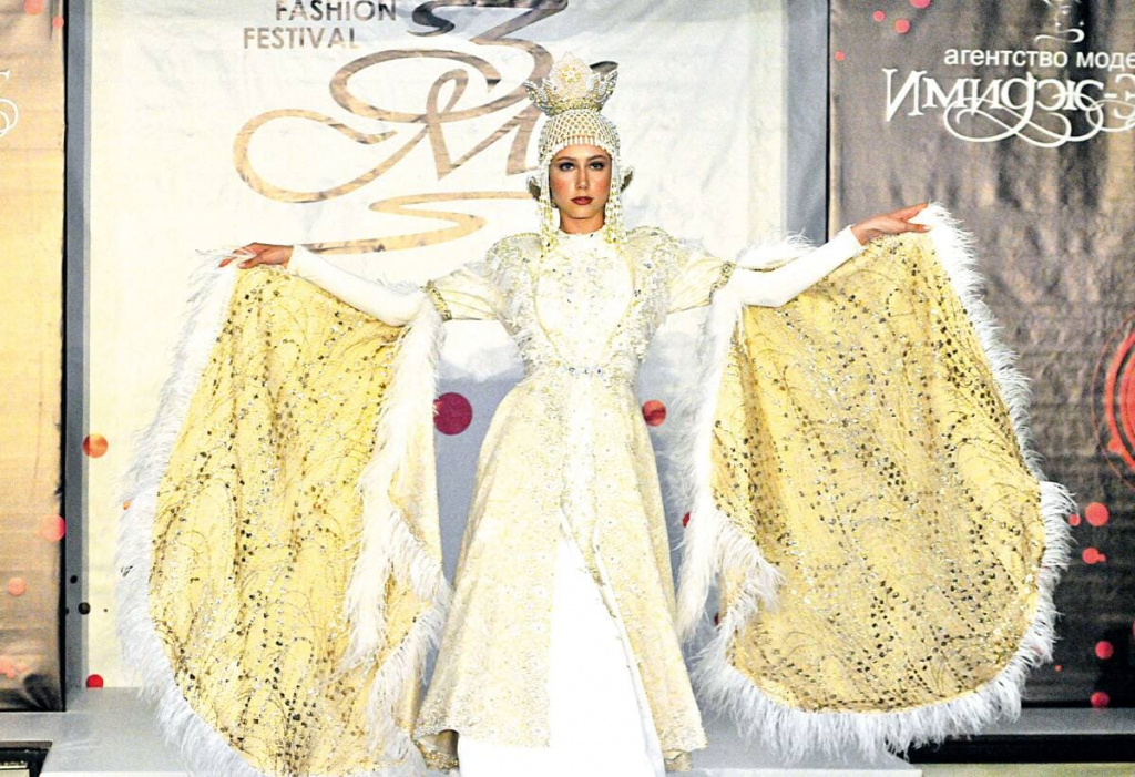Номинация «Платье года» – «Царевна Лебедь», дизайнер Галина КИСЕЛЕВА.
