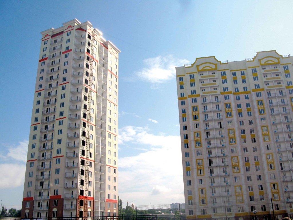 Из окон верхних этажей открывается красивый вид на центральную часть города. Из окон верхних этажей открывается красивый вид на центральную часть города.