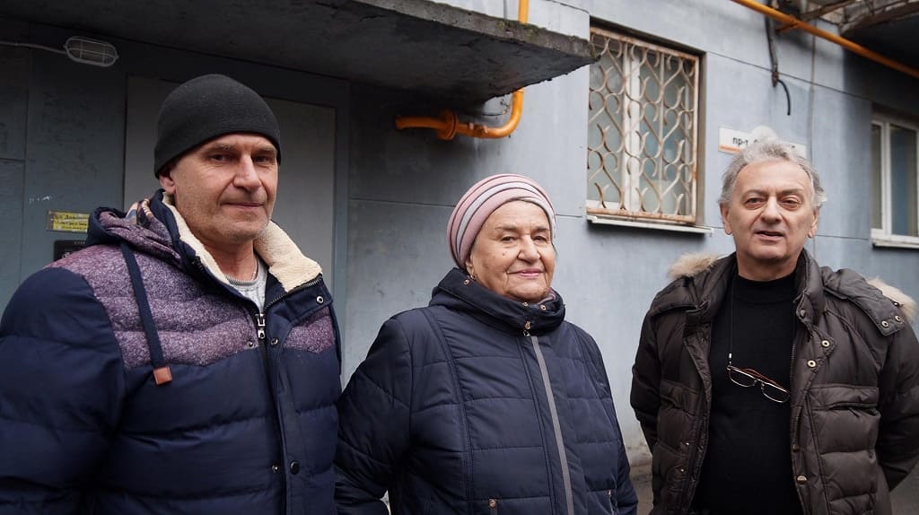 «Пилить деревья надо с умом, – считают ростовчане Сергей Григорьевич, Лидия Михайловна и Георгий Иванович (слева направо). – И не забывать высаживать молодые деревья».