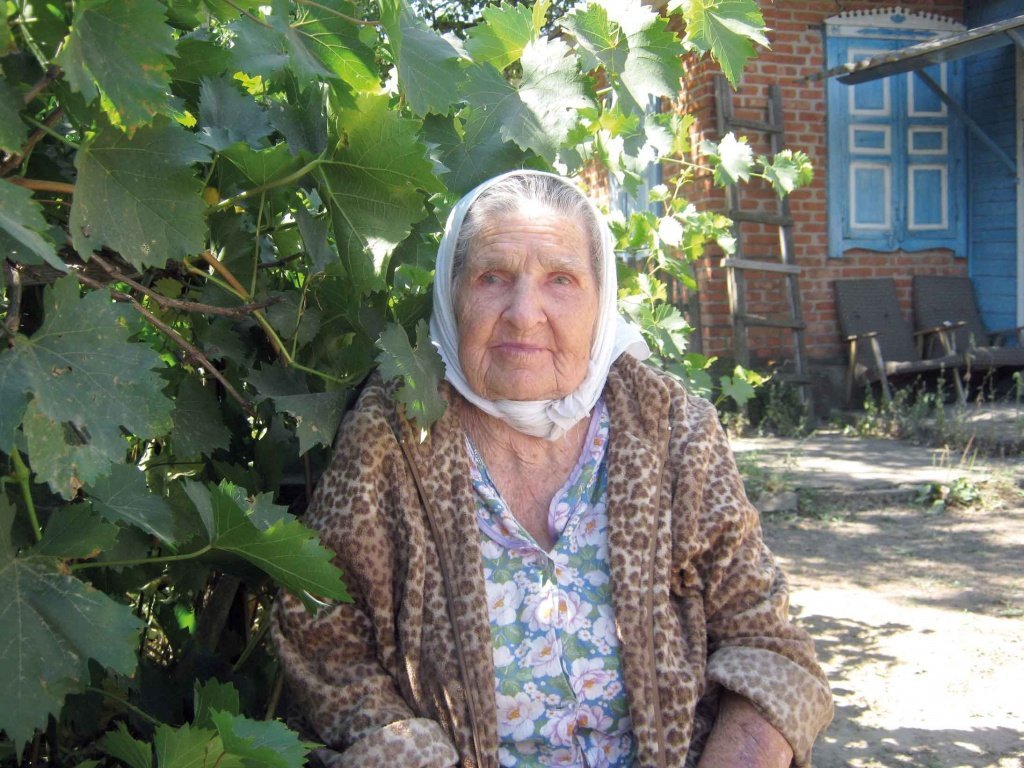 Мария Толок хорошо помнит страшные дни оккупации родного хутора Савельева. Мария Толок хорошо помнит страшные дни оккупации родного хутора Савельева.