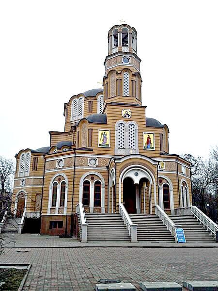 Храм Благовещения Пресвятой Богородицы в РостовенаДону. Новый храм, заложенный в сентябре 2007 года, в январе 2014 были завершены основные строительные работы.