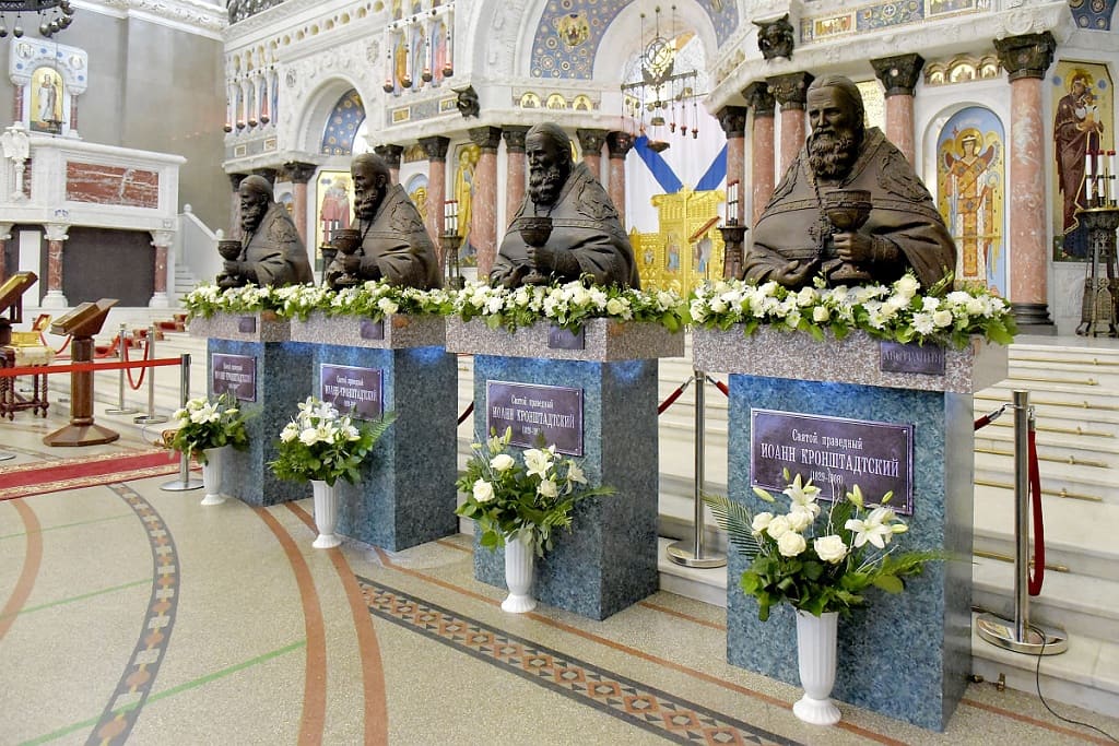 Памятники Иоанну Кронштадскому, выполненные донским скульптором Памятники Иоанну Кронштадскому, выполненные донским скульптором