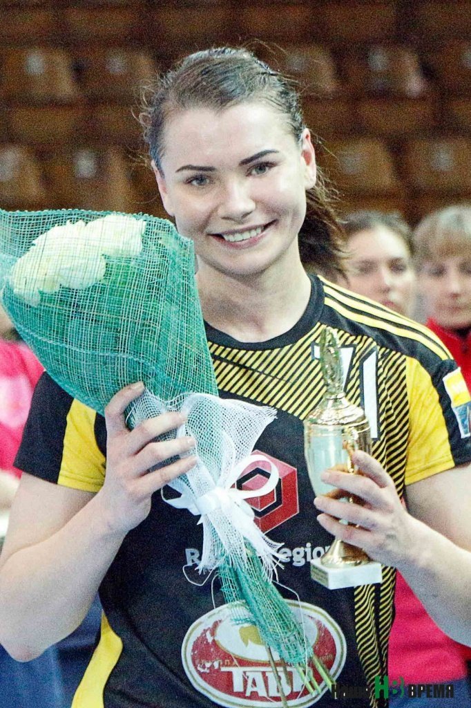 Лучший игрок матча Саша Степанова.