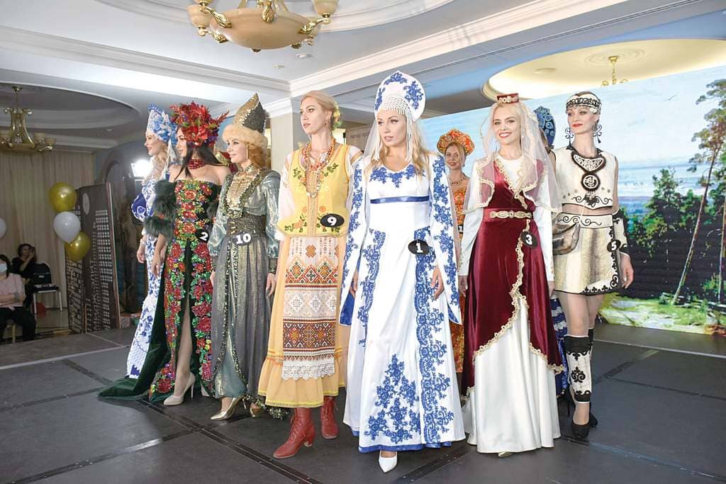 Национальные костюмы всех участниц конкурса «Миссис Россия International» – это всегда произведения искусства.