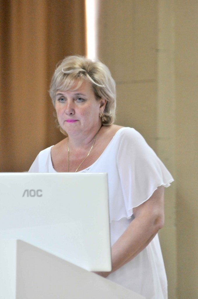 Главного врача Областной детской больницы СветлануПИСКУНОВУ очень тревожит, что за время учебы в школедети получают хронические заболевания.