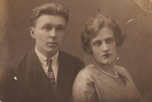 Григорий Иванович и Наталья Григорьевна Субботины, родители Людмилы. Почти через 50 лет после своего рождения Людмила узнала, что ее мама Наталья Григорьевна была воспитанницей Смольного института благородных девиц. После революции его перевезли в Новочеркасск и превратили в детский дом.