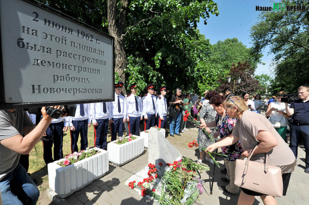 Причины демонстрации рабочих в новочеркасске в 1962. Расстрел в Новочеркасске 1962. Трагедия в Новочеркасске в 1962 году. Восстание в Новочеркасске в 1962. Митинг в Новочеркасске 1962.