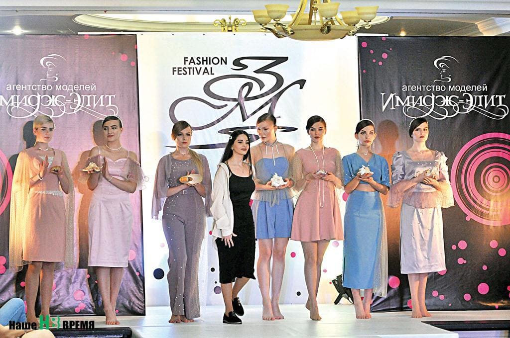 «Жемчужина моря» Мэри АКОВЯН (в центре) — коллекция нежная и романтичная.