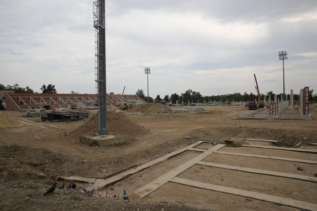 Сегодня стадион "Шахтер" мало напоминает спортивное сооружение.