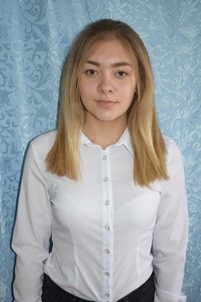 - Для меня, как и других ребят, оказаться за партой Героя Советского Союза Сергея Яковлевича Орехова, - это не только огромная честь, но и ответственность, - говорит Вика Кытманова. - Буду стараться и впредь учиться только на "отлично"... - Для меня, как и других ребят, оказаться за партой Героя Советского Союза Сергея Яковлевича Орехова, - это не только огромная честь, но и ответственность, - говорит Вика Кытманова. - Буду стараться и впредь учиться только на "отлично"...