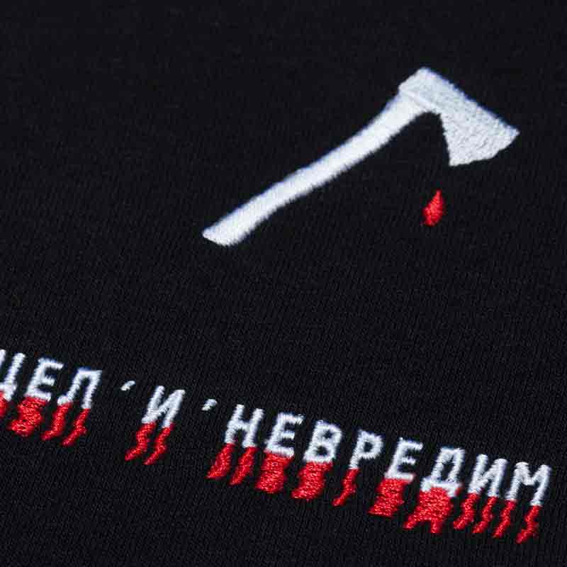 Принт на толстовке с сайта фирмы «преступление и наказание».