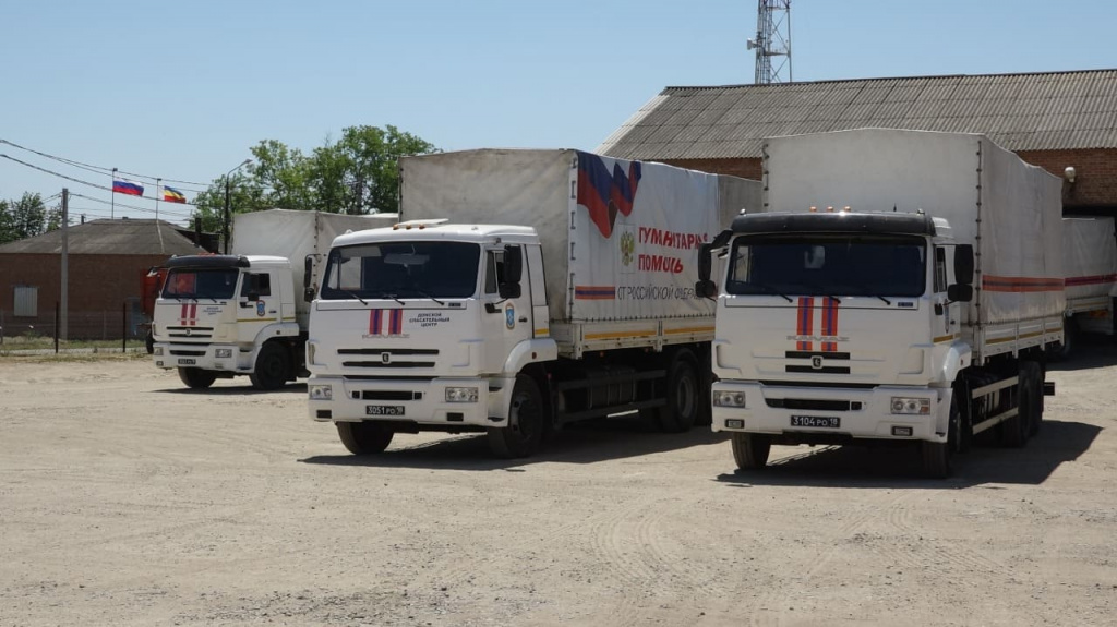 Автомобили с продуктами от колхоза для жителей ЛНР отправились из села Чалтырь.