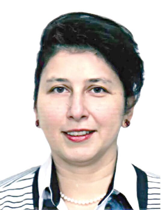 Светлана Сергеевна ИЗЮМСКАЯ, кандидат филологических наук, доцент кафедры теории языка и русского языка Института филологии, журналистики и межкультурных коммуникаций Южного федерального университета, профессор Российской академии естествознания, заслуженный работник науки и образования РАЕ.