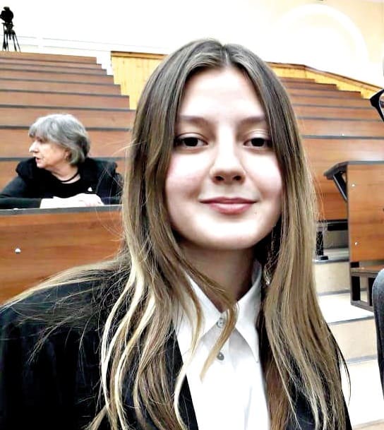 Анна Овчинникова, студентка I курса юрфака, выступившая в роли адвоката Александрова: Анна Овчинникова, студентка I курса юрфака, выступившая в роли адвоката Александрова: