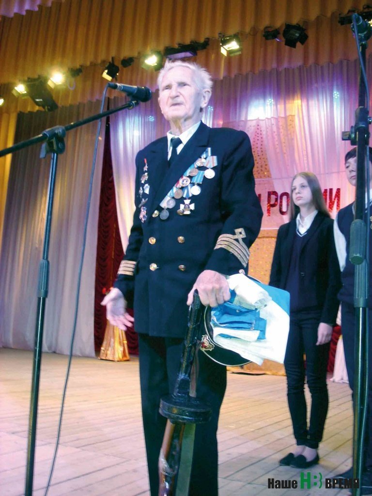 На сцене – ветеран ВМФ и отличный педагог Михаил Рапопорт.