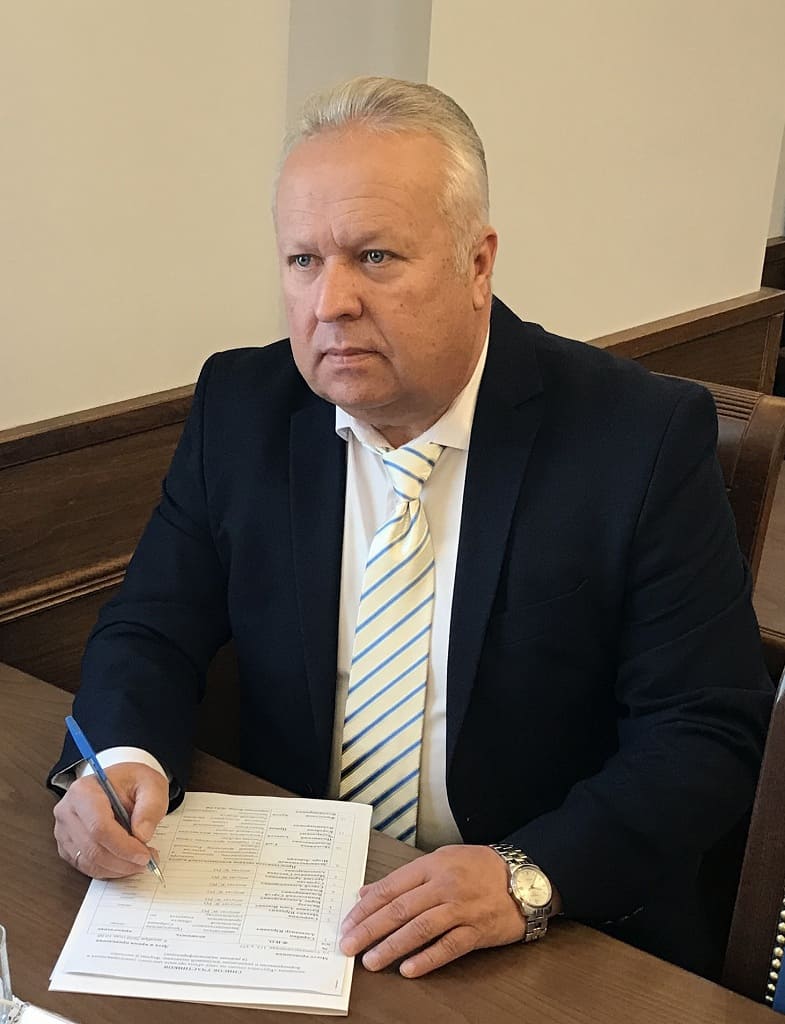 Член рабочей группы общественного жилищного контроля Общественной палаты Ростовской области Александр МАКАРОВ увидел ситуацию на местности и пришел к выводу, что все доводы в жалобе Людмилы Матющенко нашли свое подтверждение. Член рабочей группы общественного жилищного контроля Общественной палаты Ростовской области Александр МАКАРОВ увидел ситуацию на местности и пришел к выводу, что все доводы в жалобе Людмилы Матющенко нашли свое подтверждение.