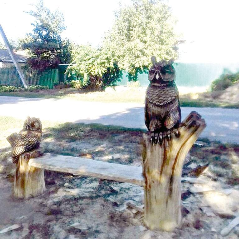 Сказочная лавочка в станице Боковской. Сказочная лавочка в станице Боковской.
