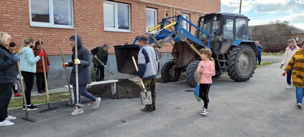 Здесь будут клумбы Здесь будут клумбы