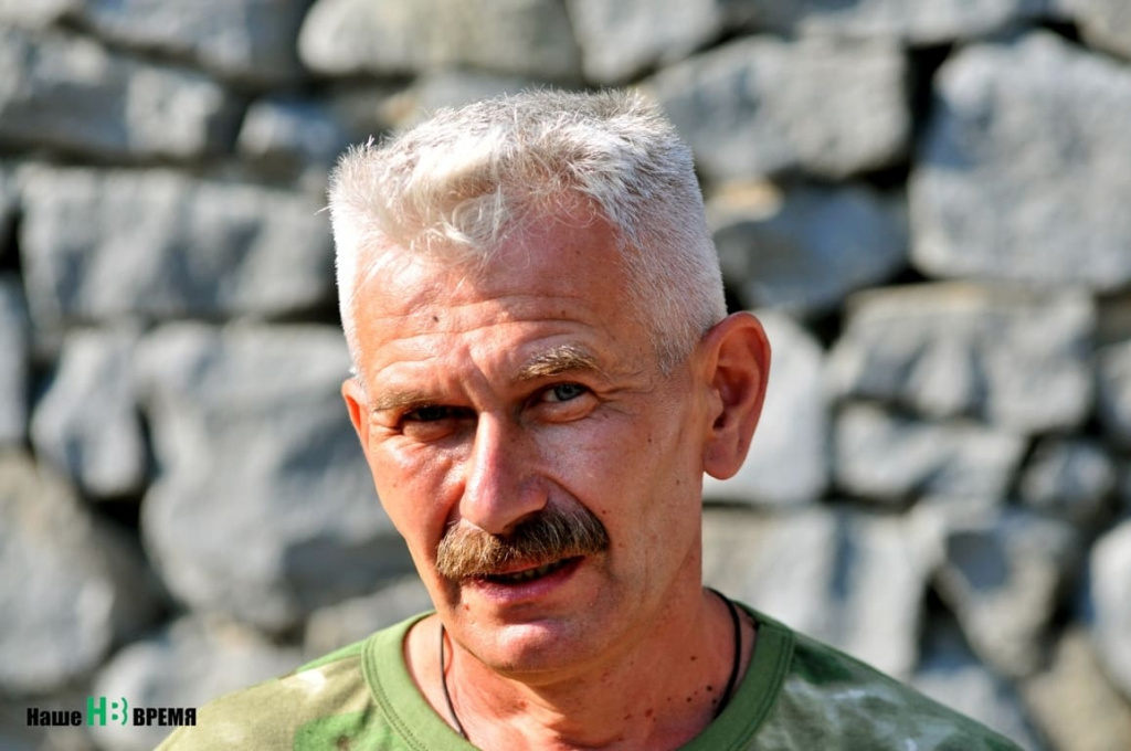 Вадим ХАЛЧЕВСКИЙ попал в Афганистан в 19 лет. «...Мы на все смотрели широко распахнутыми глазами. При этом все мы чувствовали, что исполняем большой интернациональный долг – помогаем местным зажить иначе». Вадим ХАЛЧЕВСКИЙ попал в Афганистан в 19 лет. «...Мы на все смотрели широко распахнутыми глазами. При этом все мы чувствовали, что исполняем большой интернациональный долг – помогаем местным зажить иначе».