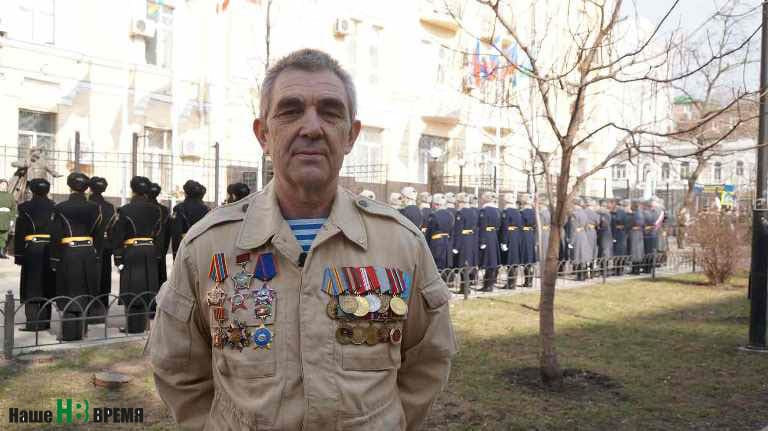 Николай Владимирович КОРОЛЕВ, или просто дядя Коля, как зовут его нынешние воины Южного военного округа. Председатель Ассоциации военно-спортивных патриотических клубов области. Николай Владимирович КОРОЛЕВ, или просто дядя Коля, как зовут его нынешние воины Южного военного округа. Председатель Ассоциации военно-спортивных патриотических клубов области.