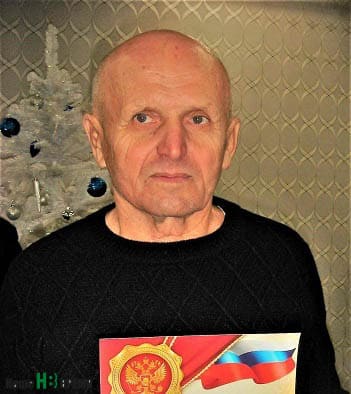 ТРЕНЕР-преподаватель по шахматам 1-й категории из слободы Родионово-Несветайской, член президиума шахматной федерации Ростовской области Анатолий ПЕТРОВ