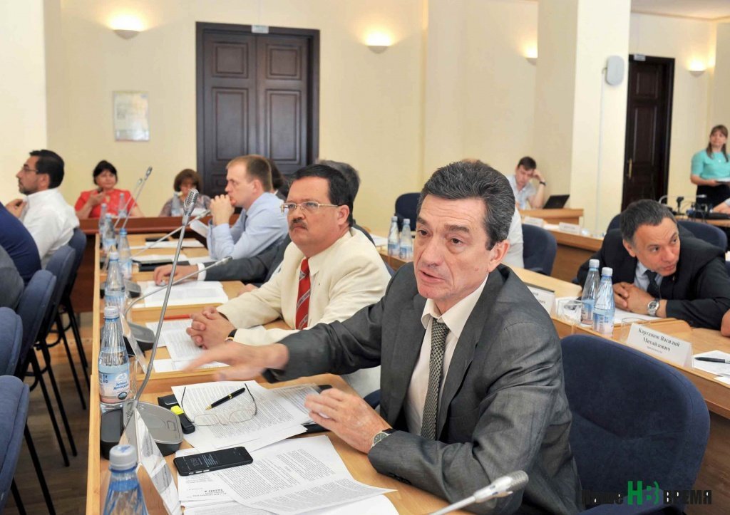 Член постоянной думской комиссии по здравоохранению и вопросам социальной защиты населения Станислав Затонский спросил директора департамента здравоохранения Ростова, хватает ли сегодня маленьким горожанам туберкулина.