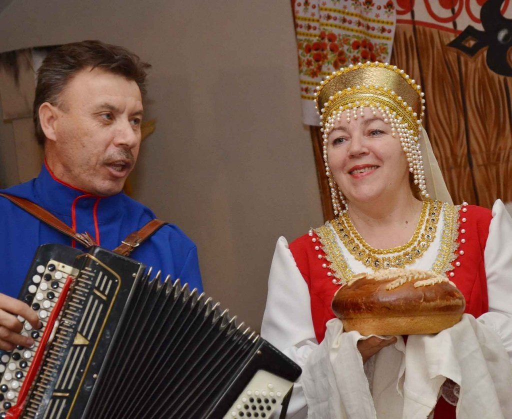 гостей-встречали-хлевом-солью.jpg гостей-встречали-хлевом-солью.jpg