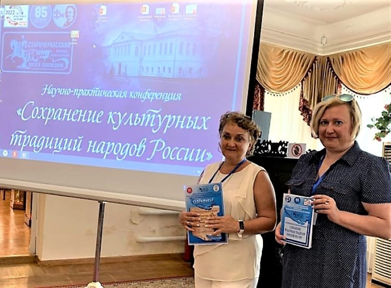 Юлия Рыбалко и ее коллега из той же школы кандидат педагогических наук Наталия Кутняхова (1).jpg Юлия Рыбалко и ее коллега из той же школы кандидат педагогических наук Наталия Кутняхова (1).jpg