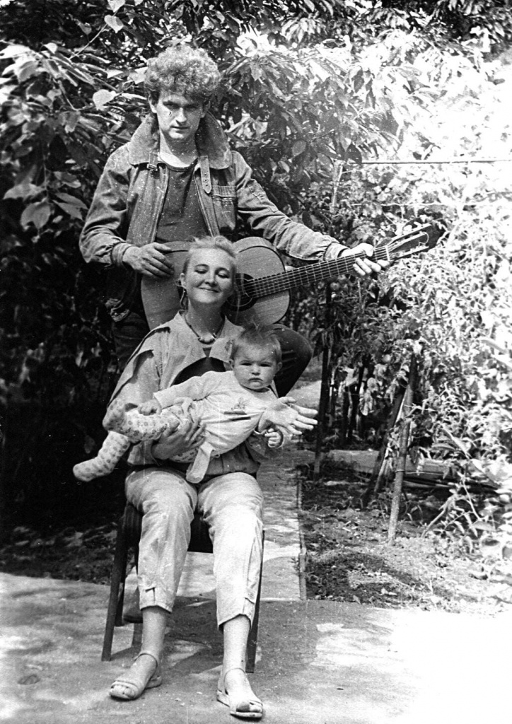 Семейное фото – Валера, Галя и Митя. Тридцать лет спустя он оцифрует выпуски «ИНР-радио» и выложит в Сеть.