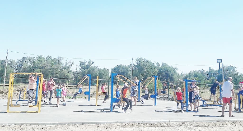 Спортивная площадка в хуторе Верхнесоленом Веселовского района – любимое место отдыха детворы.