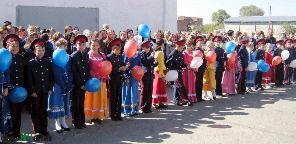 В день открытия центра на площадке и в манеже, казалось, яблоку было негде упасть – столько казаков и казачек здесь собралось.