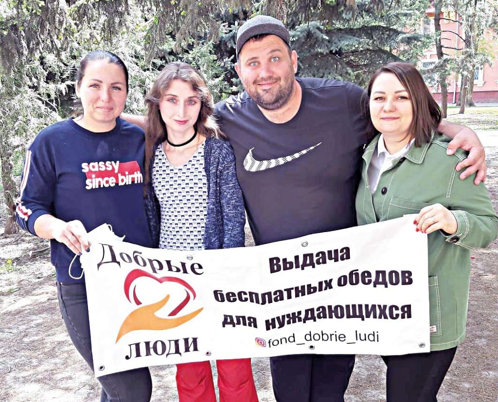 «Добрые люди»: Юлия СКИБКО, Александра ПЕВЗНЕР, Геннадий ГАМАЮНОВ и Елена ПОПОВА (слева направо).