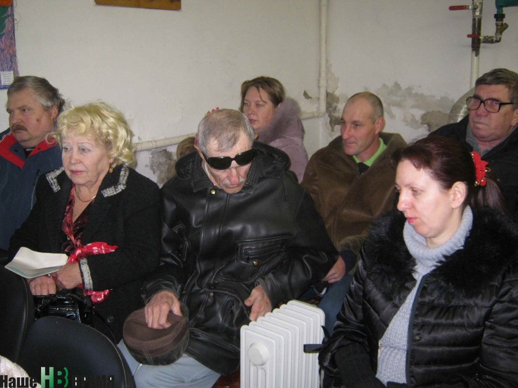 В помещении Константиновского общества слепых очень холодно.