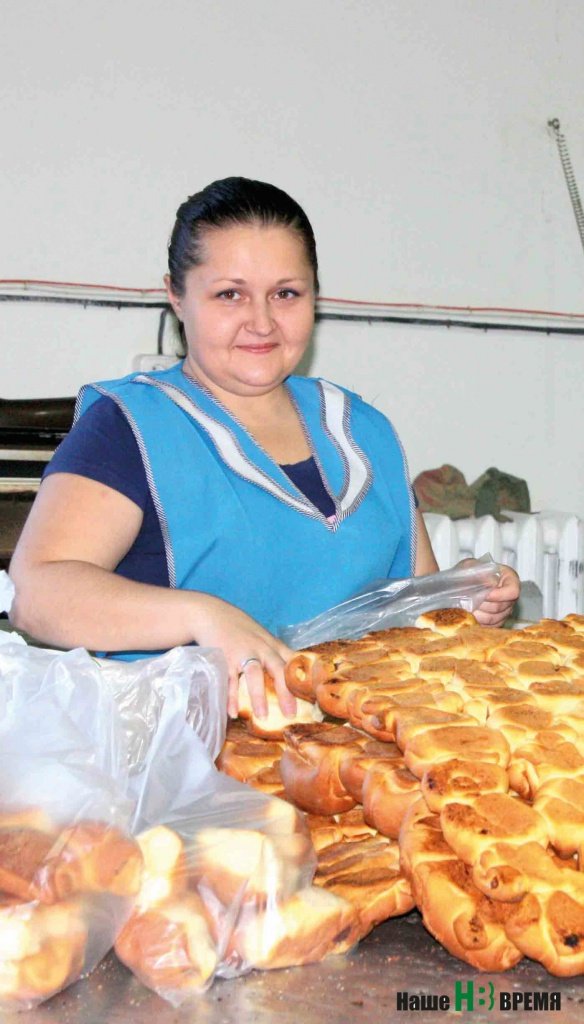 Даже прикосновение к хлебу упаковщицы должно быть добрым. У Валентины Каплий это получается.