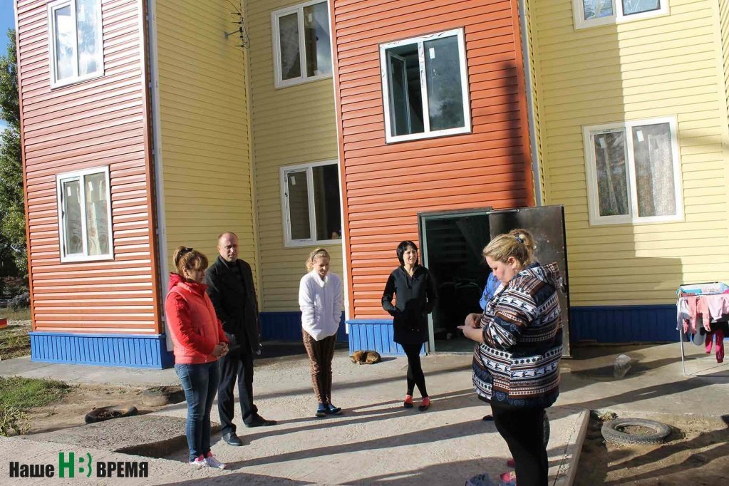 Зато в строении 1 по тому же адресу покрывают стены огнеупорной краской. Чему суждено развалиться, не сгорит?
