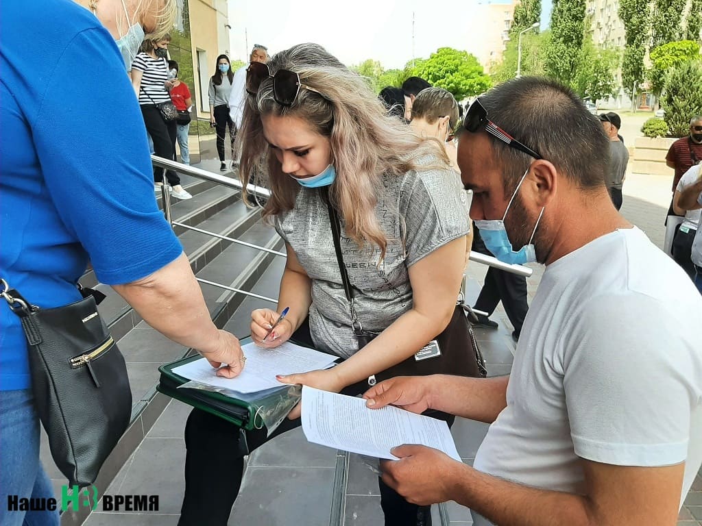 Подача заявлений в прокуратуру прошла спокойно и организованно.