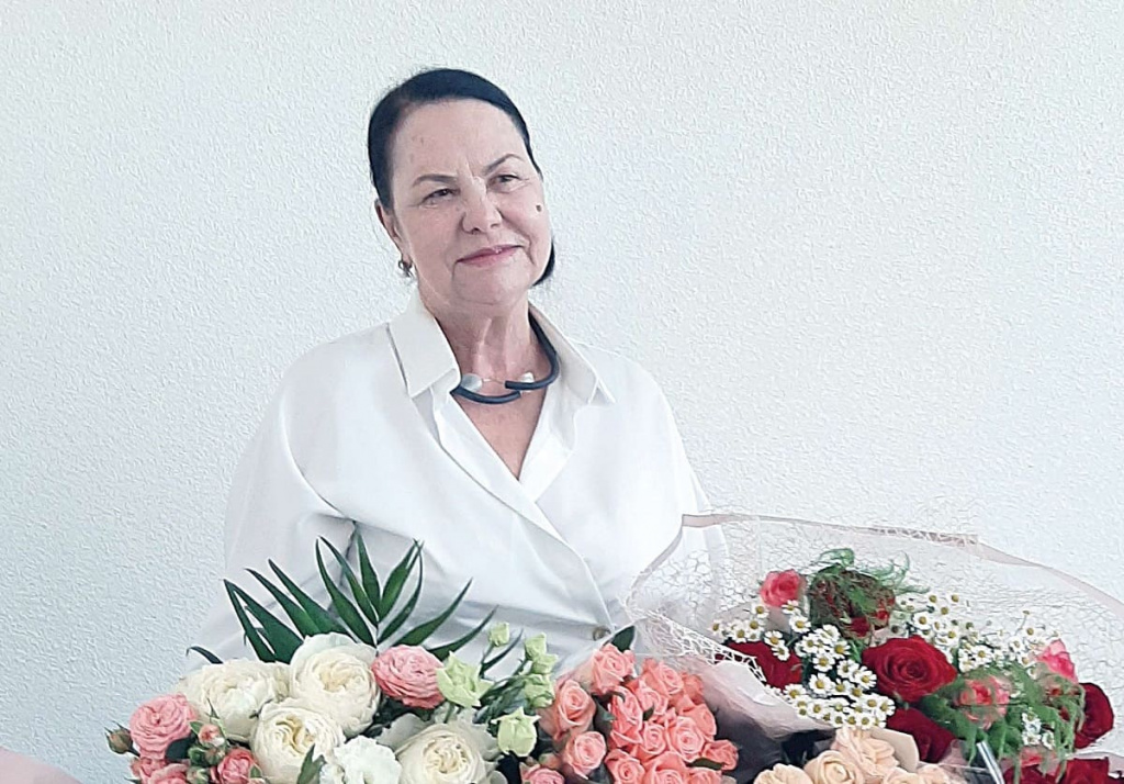 Светлана УМАНЦЕВА – заместитель директора районного Дворца культуры, много сделала для того, чтобы день подписчика на газету «Наше время» стал для журналистов и читателей настоящим праздником. Светлана УМАНЦЕВА – заместитель директора районного Дворца культуры, много сделала для того, чтобы день подписчика на газету «Наше время» стал для журналистов и читателей настоящим праздником.