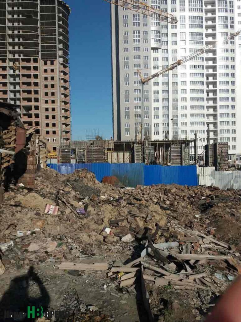 Погорельцев с Театрального спуска в Ростове никто насильно никуда переселять не будет!