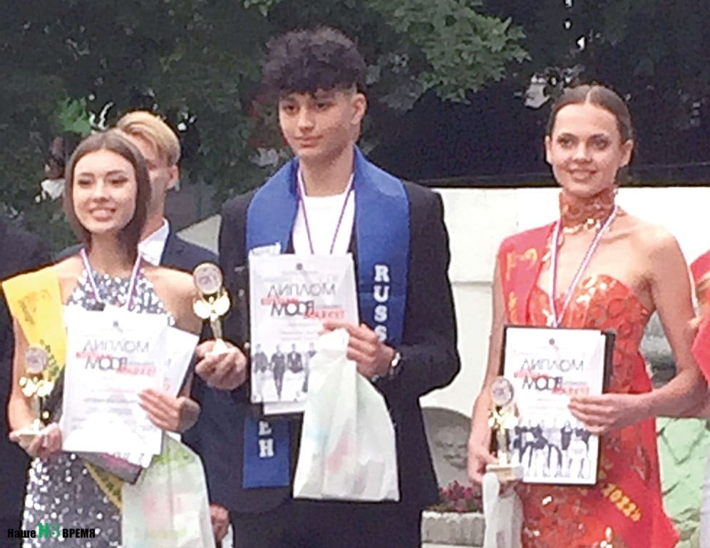 Фотосуреттерді камминг транни және транссексуал