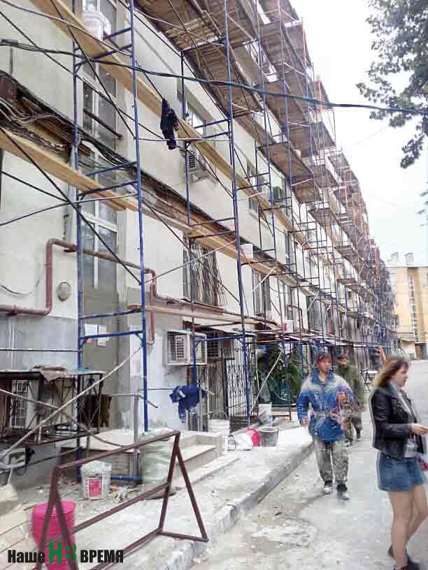 В Ростове-на-Дону продолжается капитальный ремонт многоквартирных домов. Город готов к холодам: все работы по системам отопления выполнены.