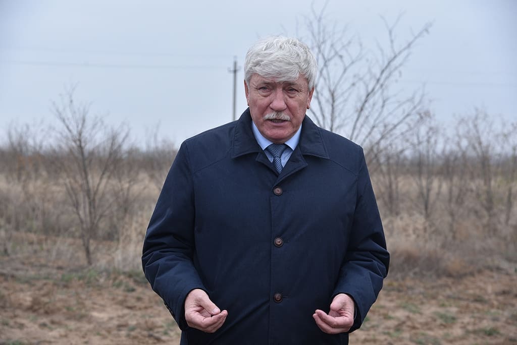 «Бороться с опустыниванием земель нужно всем миром», - уверен председатель комитета Законодательного Собрания Ростовской области по аграрной политике, природопользованию, земельным отношениям и делам казачества Вячеслав ВАСИЛЕНКО «Бороться с опустыниванием земель нужно всем миром», - уверен председатель комитета Законодательного Собрания Ростовской области по аграрной политике, природопользованию, земельным отношениям и делам казачества Вячеслав ВАСИЛЕНКО