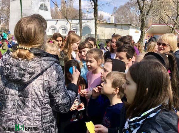 Воспитанники Детского эколого-биологического центра легко отвечали на вопросы, которые ставили в тупик взрослых. Воспитанники Детского эколого-биологического центра легко отвечали на вопросы, которые ставили в тупик взрослых.