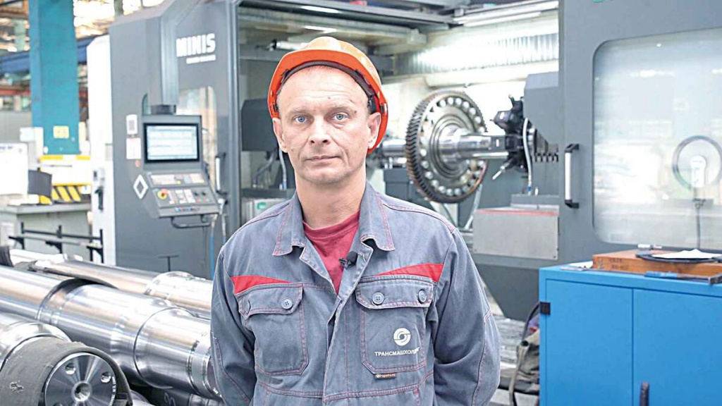 Руслан МИХЕЕВ, оператор станков с программным управлением тележечного цеха: Руслан МИХЕЕВ, оператор станков с программным управлением тележечного цеха: