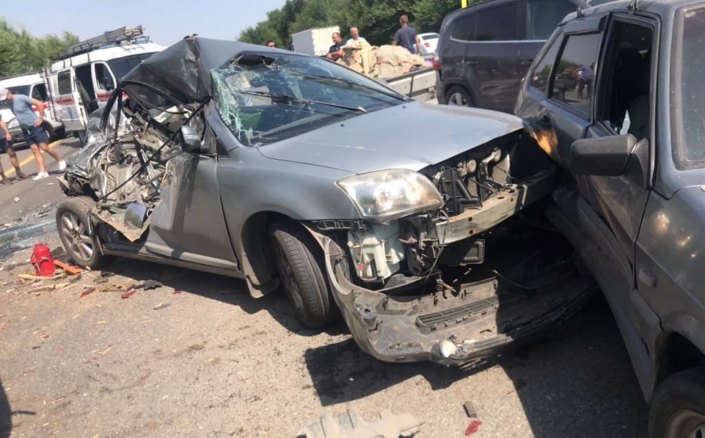 Число погибших в массовой аварии под Ростовом возросло до 4 человека