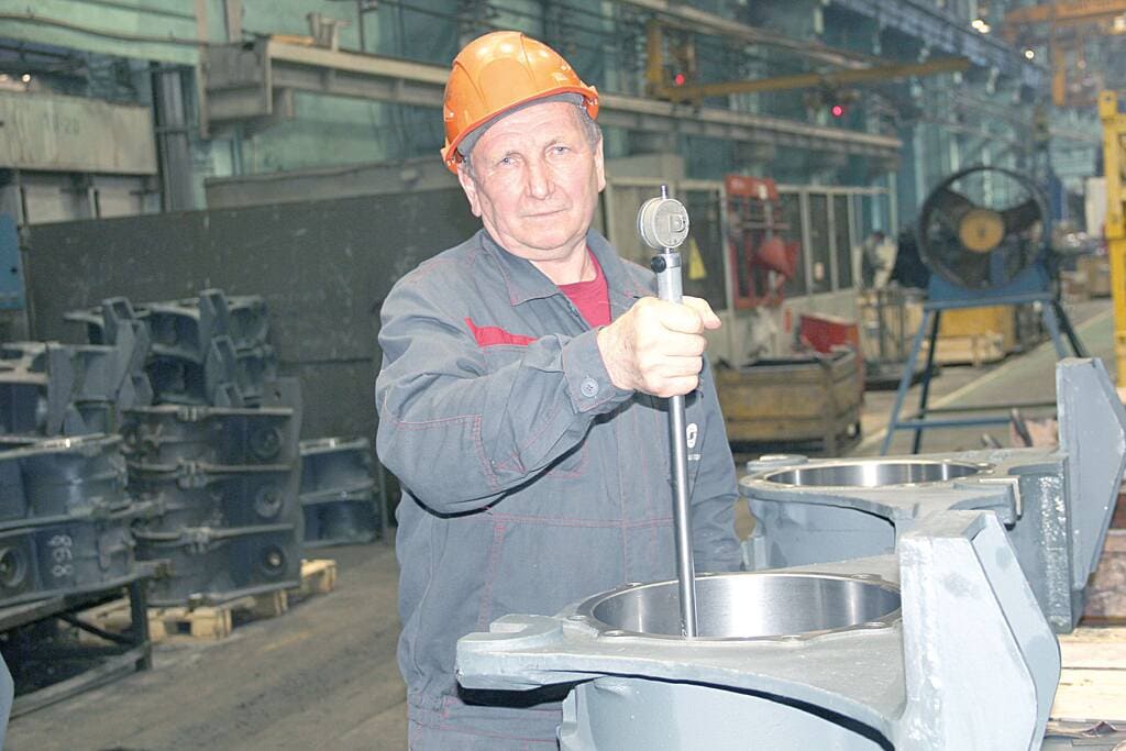 Николай Васильевич Павленко, слесарь механосборочных работ 5-го разряда тележечного цеха НЭВЗа: Николай Васильевич Павленко, слесарь механосборочных работ 5-го разряда тележечного цеха НЭВЗа: