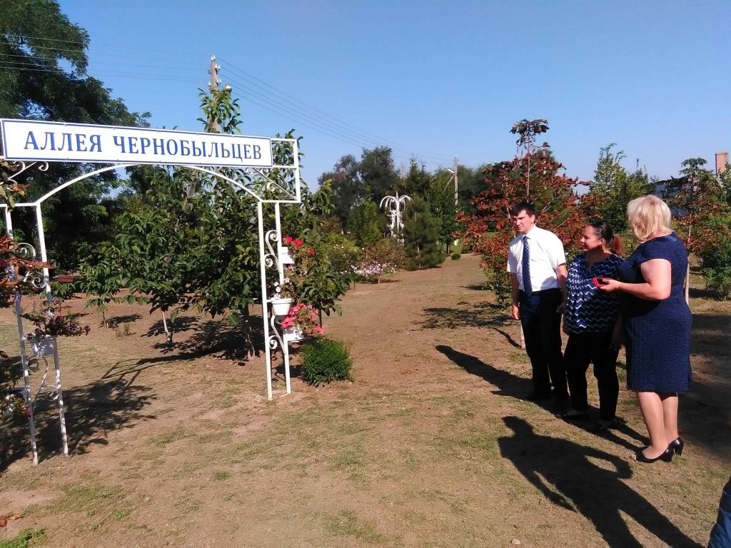 В сквере поселка Красная Поляна уже появилась «Аллея чернобыльцев». Скоро заложат Аллею трудовой и боевой славы.