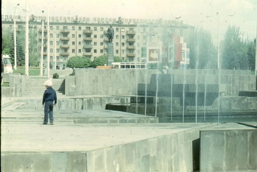 Фонтан площадь Ленина.jpg