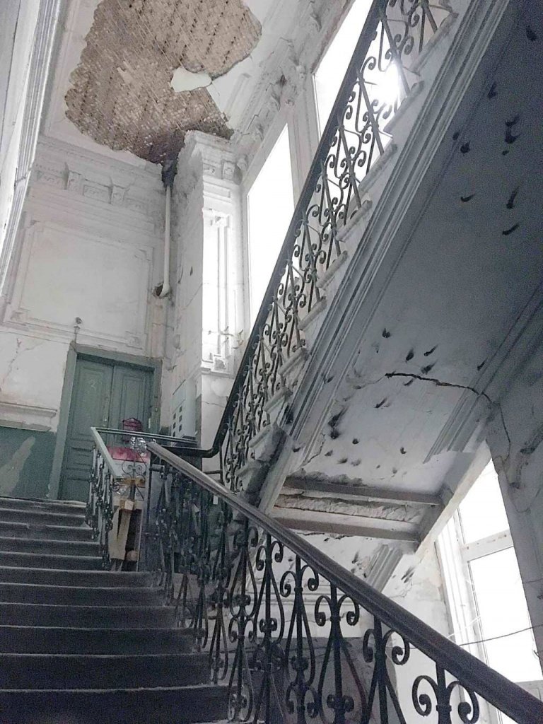 Ажурная ковка ограждений лестниц сегодня воспринимается как роскошь. Ажурная ковка ограждений лестниц сегодня воспринимается как роскошь.